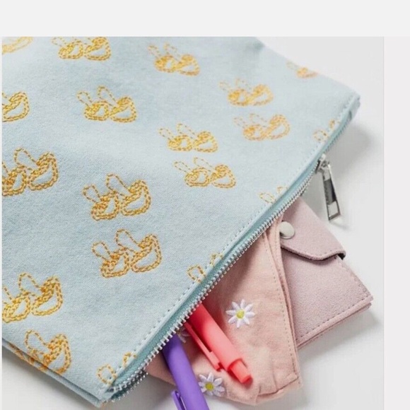 UO Embroidered Mushroom Plant Icon Pouch, NWT - Picture 3 of 7